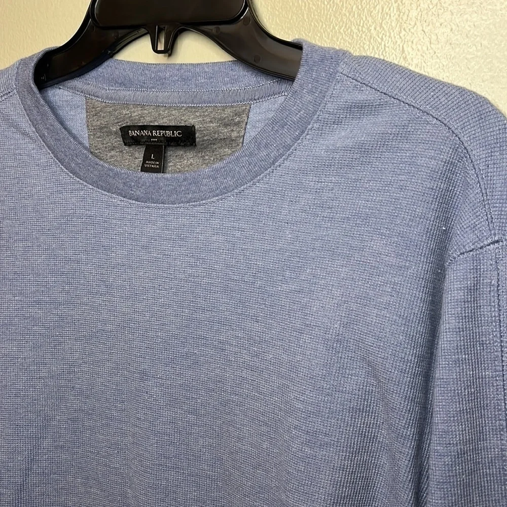 BANANA REPUBLIC men’s long sleeve, crewneck shirt, light blue size large